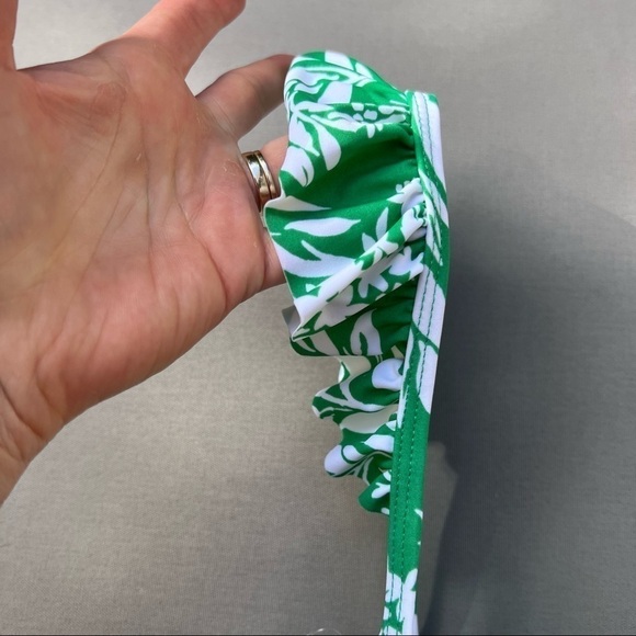 𝅺Gottex Ruffle Sleeve Leaf Print Bikini Top Green/White Sz 32C NWOT - Picture 6 of 11
